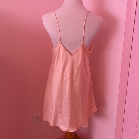Victoria’s Secret Peach Chemise 90’s vintage. 🌸 - Picture 4 of 9